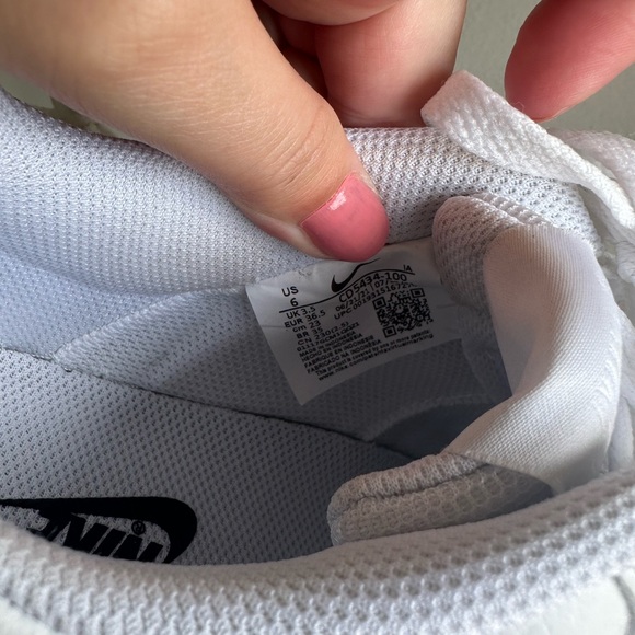 White Nike sneakers - Picture 5 of 5